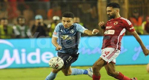 تجاهل المدرب.. مشادة بين مصطفى فتحي وإكرامي أثناء مباراة الأهلي وبيراميدز (فيديو)